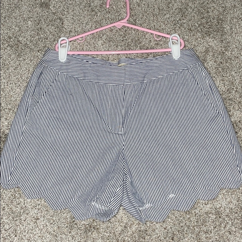 SCALLOPED SEERSUCKER SHORTS - Picture 1 of 1